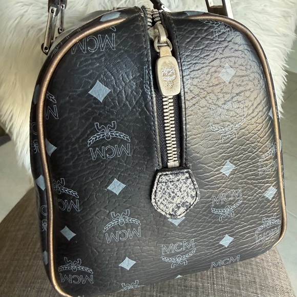 MCM vintage Black Lion Satchel - Picture 3 of 16